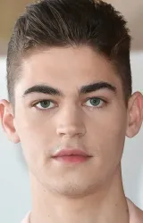 Хиро Файнс Тиффин